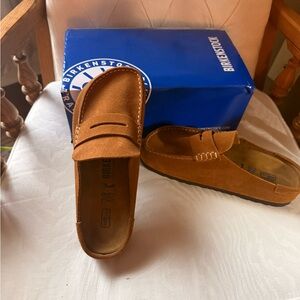 Birkenstock women’s Tan Suede